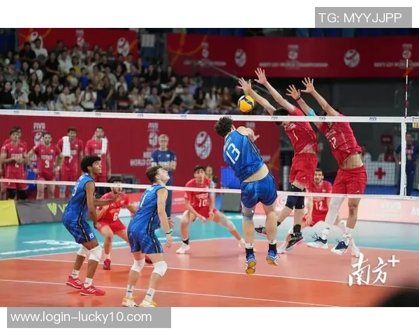 伊朗男排与泰国男排激战正酣争夺亚洲排球赛冠军荣耀 伊朗男排与泰国男排激战正酣争夺亚洲排球赛冠军荣耀